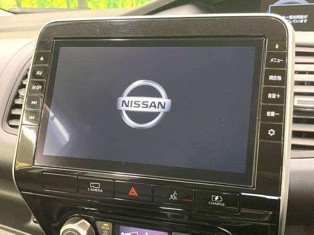 【純正ナビ】人気の純正ナビを装備。オーディオ機能も充実しており、Bluetooth接続すればお持ちのスマホやMP3プレイヤーの音楽を再生可能!毎日の運転がさらに楽しくなります!!