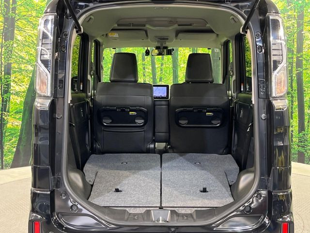 ���i�̂���������ʋ΁A���}���ɏ\���ȉ׎��X�y�[�X���m�ۂ��Ă���܂��B�Z�J���h�V�[�g��|���ƁA�傫�ȉו��̐ύڂ��\�ł���