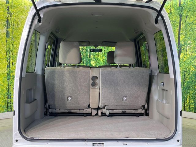 ���i�̂���������ʋ΁A���}���ɏ\���ȉ׎��X�y�[�X���m�ۂ��Ă���܂��B�Z�J���h�V�[�g��|���ƁA�傫�ȉו��̐ύڂ��\�ł���