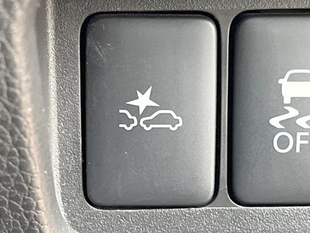 �y�G�}�[�W�F���V�[�u���[�L�z���s���ɑO���̎ԗ�����F�����A�Փ˂������Ȏ��͌x��ƃu���[�L�ŏՓˉ���Ɣ�Q�y�����A�V�X�g�B�����S�Ƀh���C�u�����y���݂��������܂��B