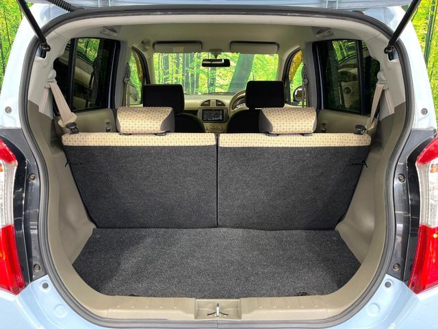 普段のお買い物や通勤、送迎等に十分な荷室スペースを確保しております。セカンドシートを倒すと、大きな荷物の積載も可能です♪