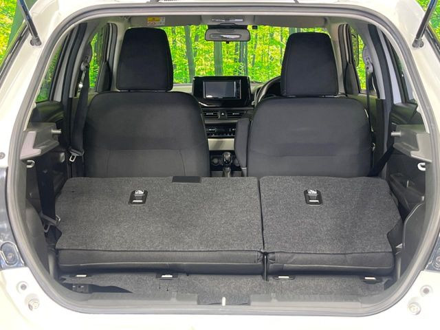 ���i�̂���������ʋ΁A���}���ɏ\���ȉ׎��X�y�[�X���m�ۂ��Ă���܂��B�Z�J���h�V�[�g��|���ƁA�傫�ȉו��̐ύڂ��\�ł���