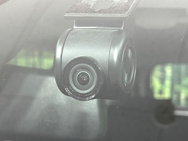 【ドライブレコーダー】ドライブレコーダー装備!走行中はもちろん、あおり運転や事故に遭遇した際、映像で記録し、万一のリスクに備えます。※記録用SDカードはお客様ご自身でご準備いただく必要があります。