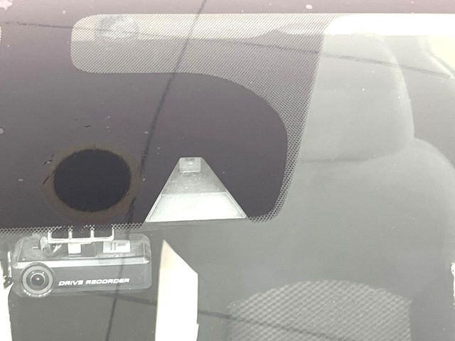 �y�G�}�[�W�F���V�[�u���[�L�z���s���ɑO���̎ԗ�����F�����A�Փ˂������Ȏ��͌x��ƃu���[�L�ŏՓˉ���Ɣ�Q�y�����A�V�X�g�B�����S�Ƀh���C�u�����y���݂��������܂��B