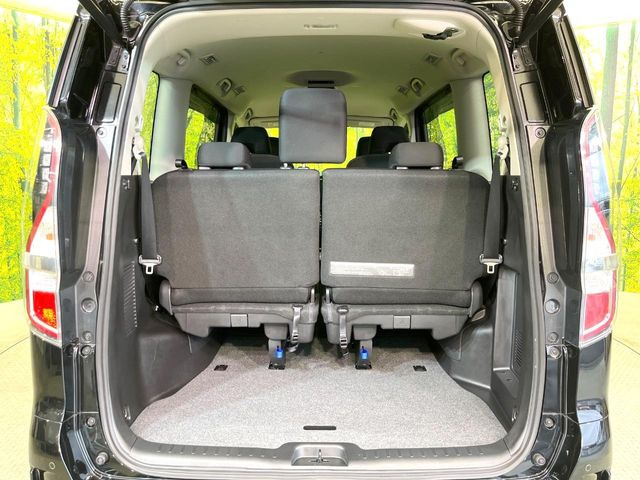 ���i�̂���������ʋ΁A���}���ɏ\���ȉ׎��X�y�[�X���m�ۂ��Ă���܂��B�Z�J���h�V�[�g��|���ƁA�傫�ȉו��̐ύڂ��\�ł���