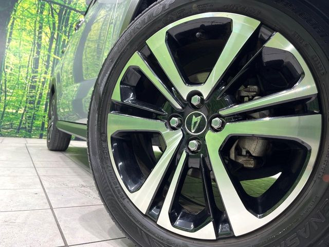 【純正17インチアルミホイール】外観にマッチした純正アルミホイールを装着しております。各種社外アルミホイールや、スタッドレスタイヤも取扱いしております。是非ご相談ください♪