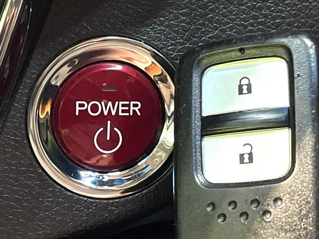 �yHonda�X�}�[�g�L�[�z�J�o����|�P�b�g�ɓ��ꂽ�܂܂ł��h�A�̎{���E�������\�ȃX�}�[�g�L�[�𑕔��B�G���W���̃I���E�I�t�����J�M�����o���K�v����������Ƃ��Ă��֗��ł���