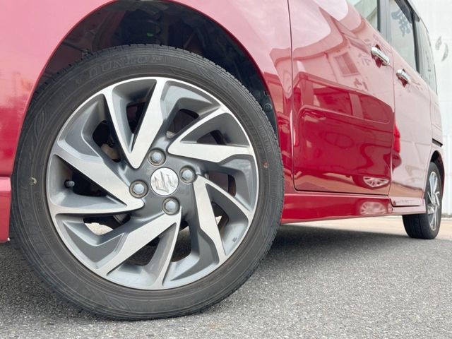 �y����15�C���`�A���~�z�C�[���z�O�ςɃ}�b�`���������A���~�z�C�[���𑕒����Ă���܂��B�e��ЊO�A���~�z�C�[����A�X�^�b�h���X�^�C�����戵�����Ă���܂��B���񂲑��k����������