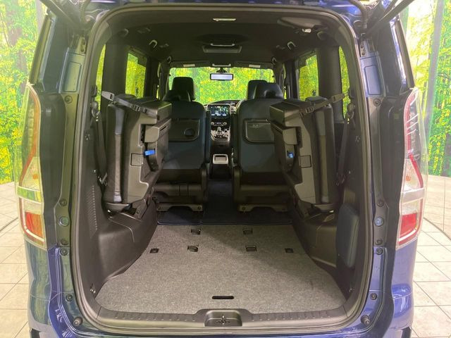普段のお買い物や通勤、送迎等に十分な荷室スペースを確保しております。セカンドシートを倒すと、大きな荷物の積載も可能です♪