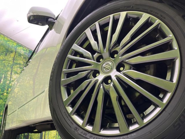 �y����18�C���`�A���~�z�C�[���z�O�ςɃ}�b�`���������A���~�z�C�[���𑕒����Ă���܂��B�e��ЊO�A���~�z�C�[����A�X�^�b�h���X�^�C�����戵�����Ă���܂��B���񂲑��k����������