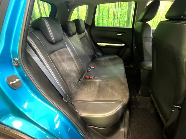 後部座席も気になるようなキズ・汚れやへたり等、大きなダメージはなく、良好な状態です。