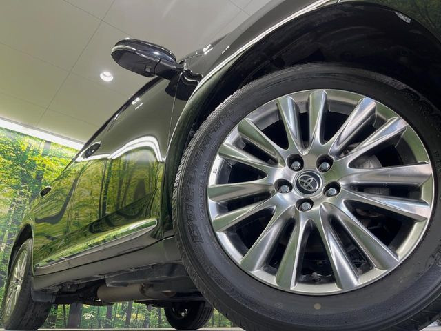 �y����18�C���`�A���~�z�C�[���z�O�ςɃ}�b�`���������A���~�z�C�[���𑕒����Ă���܂��B�e��ЊO�A���~�z�C�[����A�X�^�b�h���X�^�C�����戵�����Ă���܂��B���񂲑��k����������