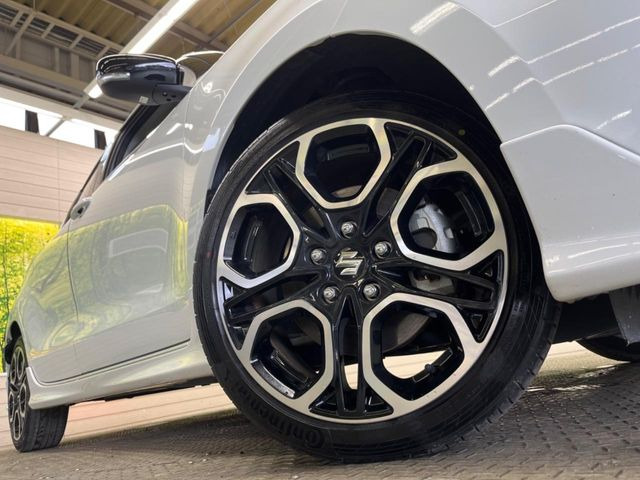 �y����17�C���`�A���~�z�C�[���z�O�ςɃ}�b�`���������A���~�z�C�[���𑕒����Ă���܂��B�e��ЊO�A���~�z�C�[����A�X�^�b�h���X�^�C�����戵�����Ă���܂��B���񂲑��k����������