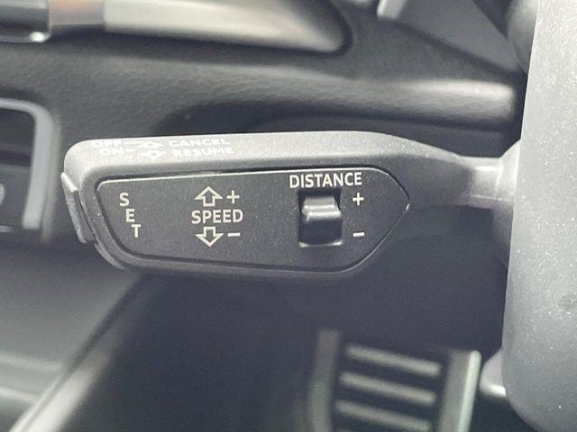 ●レーダークルーズコントロール:前の車との車間距離を一定にとりつつ、一定速度で自動走行してくれる次世代のクルーズコントロール!主に高速道路や自動車専用道路で使用する便利な機能です!