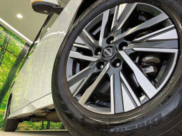 �y����16�C���`�A���~�z�C�[���z�O�ςɃ}�b�`���������A���~�z�C�[���𑕒����Ă���܂��B�e��ЊO�A���~�z�C�[����A�X�^�b�h���X�^�C�����戵�����Ă���܂��B���񂲑��k����������