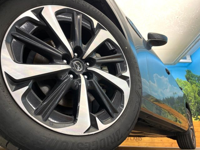 �y�����A���~�z�C�[���z�O�ςɃ}�b�`���������A���~�z�C�[���𑕒����Ă���܂��B�e��ЊO�A���~�z�C�[����A�X�^�b�h���X�^�C�����戵�����Ă���܂��B���񂲑��k����������