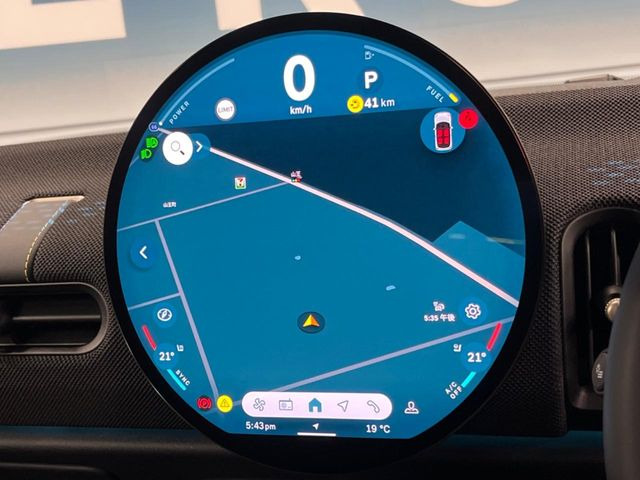 �������i�r:��̊��̂���i�r�́A����������ԓ������o���Ă���܂��B�I�[�f�B�I�@�\���[�����Ă���܂��̂ŁA�^�]�����y���߂܂���