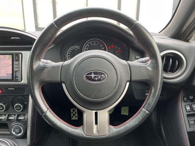 �y�����v�����X�e�A�����O�z�㎿�Ȋv���g�p���邱�ƂŁA��ɂ����������݂ƂĂ��^�]���₷���n���h���ł���