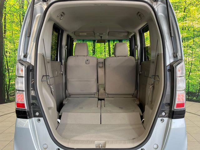 ���i�̂���������ʋ΁A���}���ɏ\���ȉ׎��X�y�[�X���m�ۂ��Ă���܂��B�Z�J���h�V�[�g��|���ƁA�傫�ȉו��̐ύڂ��\�ł���