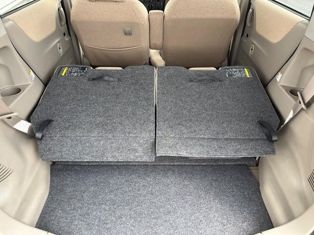 ���i�̂���������ʋ΁A���}���ɏ\���ȉ׎��X�y�[�X���m�ۂ��Ă���܂��B�Z�J���h�V�[�g��|���ƁA�傫�ȉו��̐ύڂ��\�ł���