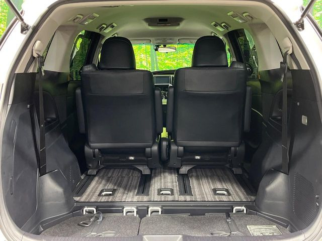 ���i�̂���������ʋ΁A���}���ɏ\���ȉ׎��X�y�[�X���m�ۂ��Ă���܂��B�Z�J���h�V�[�g��|���ƁA�傫�ȉו��̐ύڂ��\�ł���