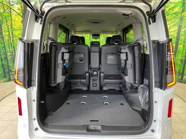 ���i�̂���������ʋ΁A���}���ɏ\���ȉ׎��X�y�[�X���m�ۂ��Ă���܂��B�Z�J���h�V�[�g��|���ƁA�傫�ȉו��̐ύڂ��\�ł���