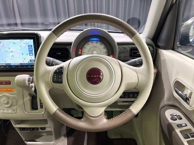 �y�����v�����X�e�A�����O�z�㎿�Ȋv���g�p���邱�ƂŁA��ɂ����������݂ƂĂ��^�]���₷���n���h���ł���