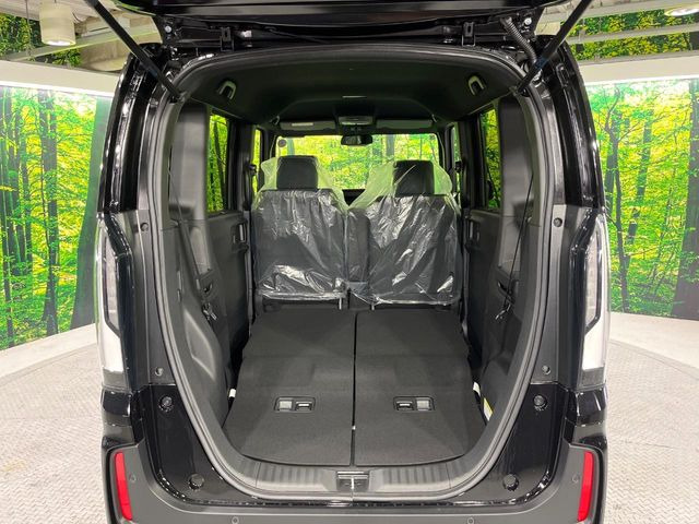 普段のお買い物や通勤、送迎等に十分な荷室スペースを確保しております。セカンドシートを倒すと、大きな荷物の積載も可能です♪