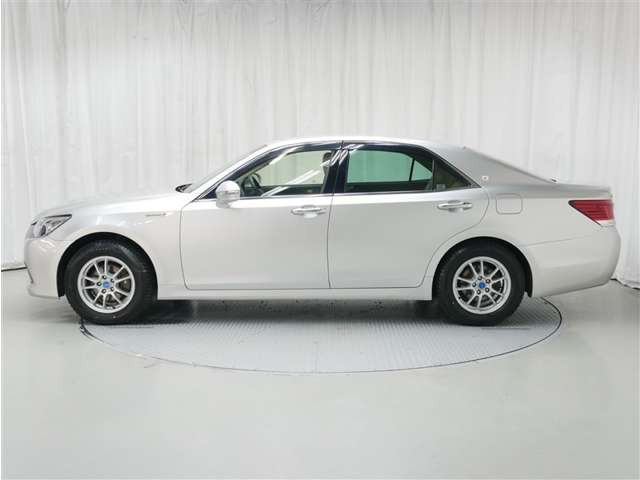 クラウンハイブリッド 2.5 ロイヤルサルーン Four 4WD