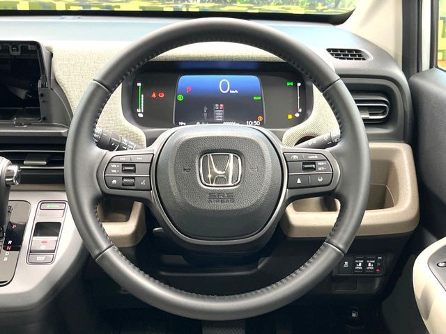 �y�����v�����X�e�A�����O�z�㎿�Ȋv���g�p���邱�ƂŁA��ɂ����������݂ƂĂ��^�]���₷���n���h���ł���