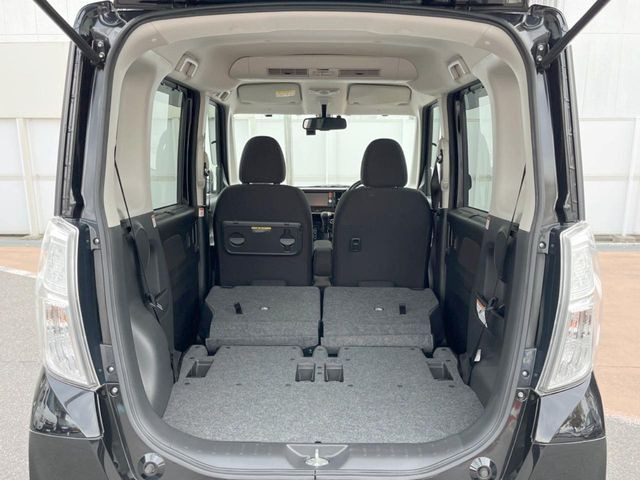 ���i�̂���������ʋ΁A���}���ɏ\���ȉ׎��X�y�[�X���m�ۂ��Ă���܂��B�Z�J���h�V�[�g��|���ƁA�傫�ȉו��̐ύڂ��\�ł���