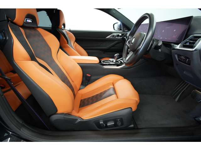 コンペティションならではのハイパワーエンジンは圧 倒的な加速性能を誇りながらも扱いやすく、街乗りから高速域までストレスのないドライビングが可能。