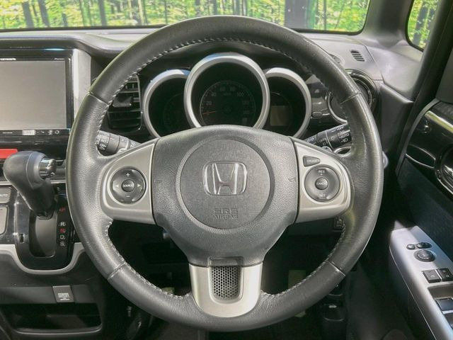 �y�����v�����X�e�A�����O�z�㎿�Ȋv���g�p���邱�ƂŁA��ɂ����������݂ƂĂ��^�]���₷���n���h���ł���