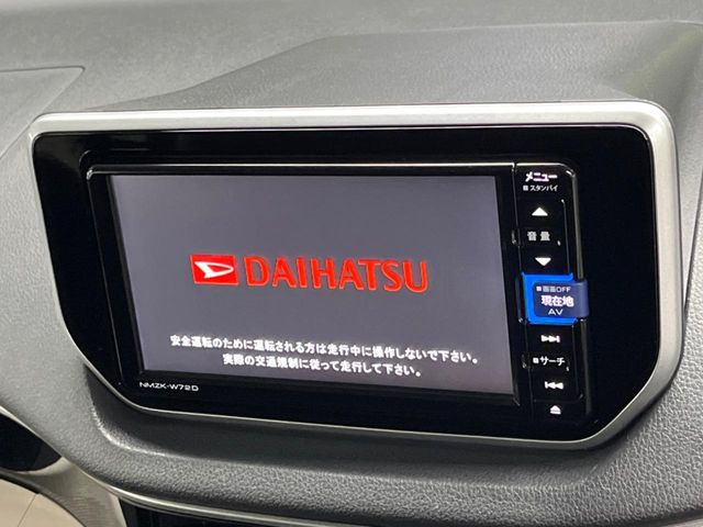 【純正ナビ】人気の純正ナビを装備しております。ナビの使いやすさはもちろん、オーディオ機能も充実!キャンプや旅行はもちろん、通勤や買い物など普段のドライブも楽しくなるはず♪