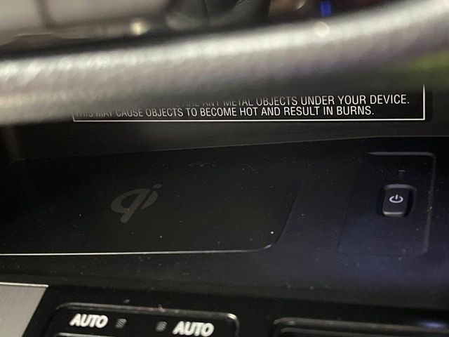 �y���C�����X�[�d��z�u�������ŊȒP�ɏ[�d�ł���֗��ȃ��C�����X�[�d��𑕔��� �P�[�u���̔����������s�v�Ȃ̂ŁA���~��̍ۂ��X���[�Y�ɂ��g�p���������܂��B�ԓ�����������ۂĂ�̂��������|�C���g�ł�!