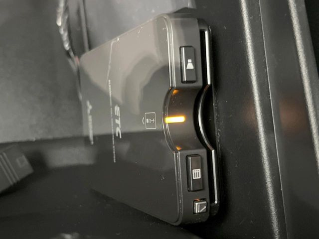 ●ETC車載器(アンテナ分離型音声案内タイプ):お引き渡し時には再セットアップを実施後、お渡しいたします。マイレージ登録に関してもお気軽にスタッフまでお尋ねください。