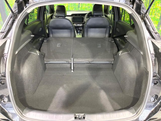 後席を格納すると、これだけの広さが!シーンに合わせたシートアレンジで、大きな荷物も積むことが出来ます♪