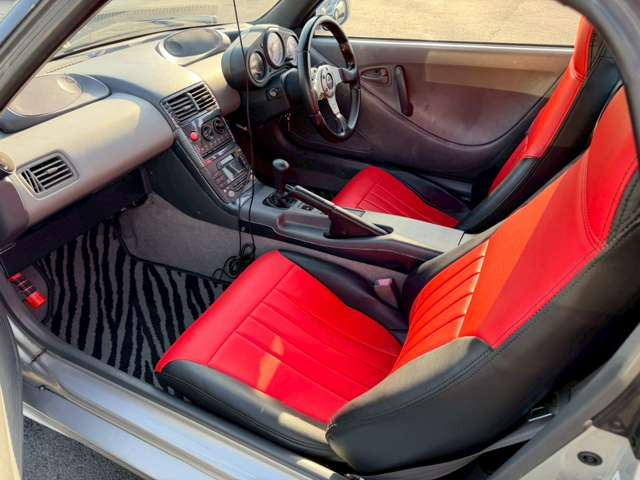 気になるお車がありましたら右の電話番号から直接お店にお問い合わせください。支払方法から車両情報、状態までなんでもご説明させて頂きます。スタッフ一同ご連絡お待ちしております。