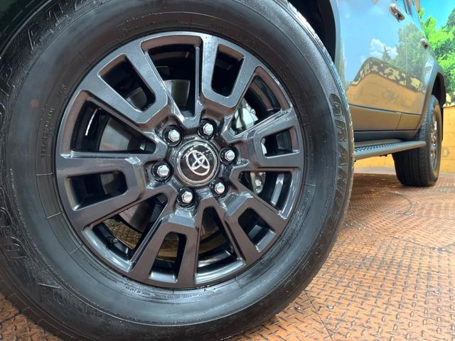 �y����18�C���`�A���~�z�C�[���z�O�ςɃ}�b�`���������A���~�z�C�[���𑕒����Ă���܂��B�e��ЊO�A���~�z�C�[����A�X�^�b�h���X�^�C�����戵�����Ă���܂��B���񂲑��k����������