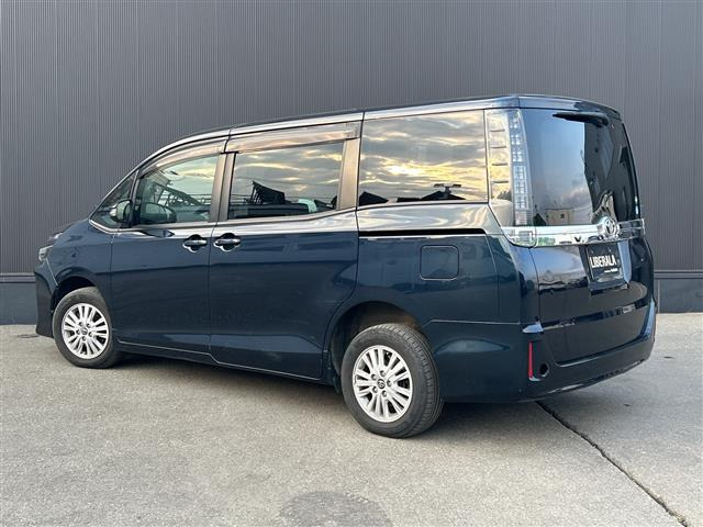 ヴォクシー2.0 V 4WD