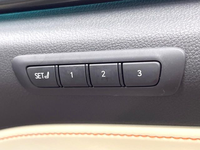 【メモリーシート】ドライバーごとに設定したシート位置を記憶して、ボタン一つで切り替えできる便利な機能!運転する方が複数名いらっしゃるご家庭におすすめです♪