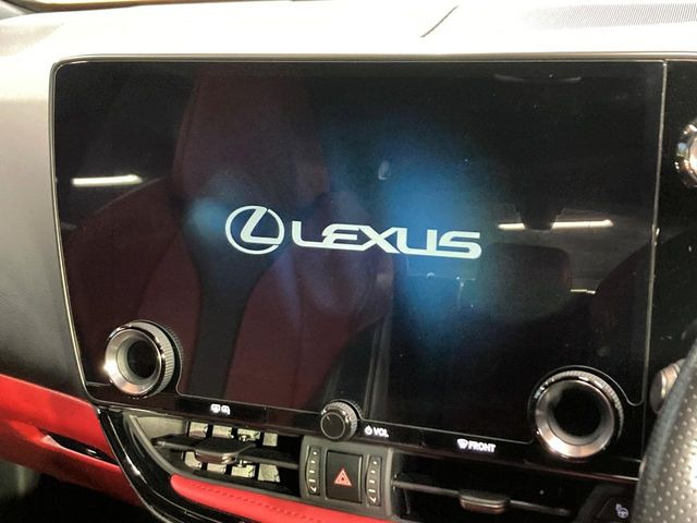 【14インチディスプレイオーディオ】画面内にオーディオ操作はもちろん、空調の調整機能なども盛り込んだ多機能なディスプレイオーディオです!スマートフォン連携はもちろん、車載ナビもお使いいただけます♪