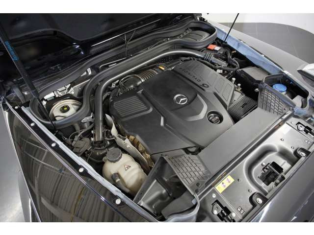 2.9L 直列6気筒DOHCターボ (ディーゼル)、330ps/71.4kgm、全長&times;全幅&times;全高mm 4660&times;1985&times;1975mm、車両重量 2530kg