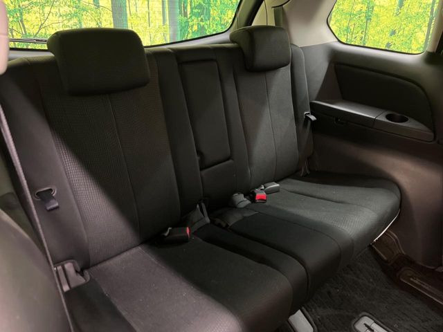 3列目シートはもちろん状態良好☆大人でもゆったりと座って頂けますので、大人数でのお出かけもラクラクです♪ご家族で、気の知れた仲間で、ドライブに行くのが楽しみですね♪