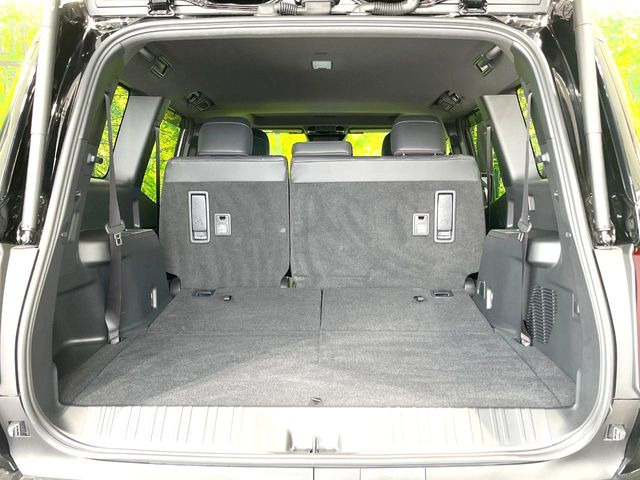 ���i�̂���������ʋ΁A���}���ɏ\���ȉ׎��X�y�[�X���m�ۂ��Ă���܂��B�Z�J���h�V�[�g��|���ƁA�傫�ȉו��̐ύڂ��\�ł���