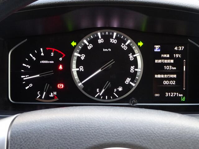 メーターパネルも知りたい情報が一目瞭然ですね。