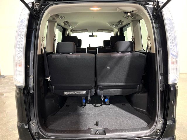 ���i�̂���������ʋ΁A���}���ɏ\���ȉ׎��X�y�[�X���m�ۂ��Ă���܂��B�Z�J���h�V�[�g��|���ƁA�傫�ȉו��̐ύڂ��\�ł���