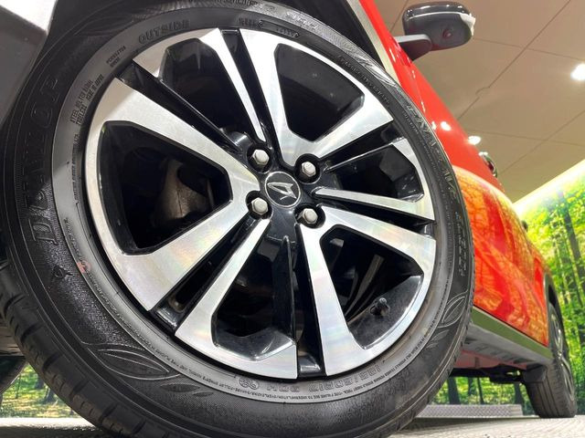 【純正アルミホイール】外観にマッチした純正アルミホイールを装着しております。各種社外アルミホイールや、スタッドレスタイヤも取扱いしております。是非ご相談ください♪