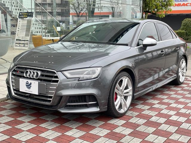 ●当店では第三者機関による車両品質鑑定を導入し、修復歴車を排除。鑑定書が発行されますので、ぱっと見ただけでは分からない箇所まで納得した上でご検討いただけます。※一部未実施の場合がございます。