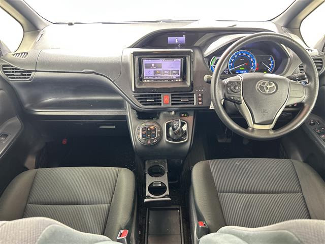 ヴォクシー1.8 ハイブリッド X